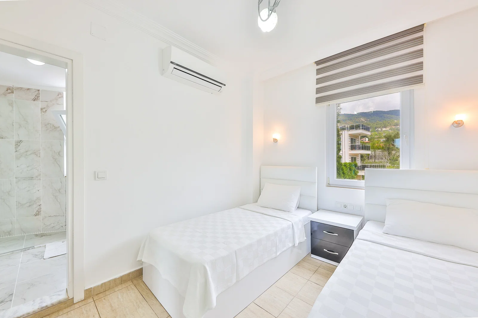 İslamlar’da Korunaklı, Isıtmalı Havuzlu, 5 Yatak Odalı, Kiralık Villa