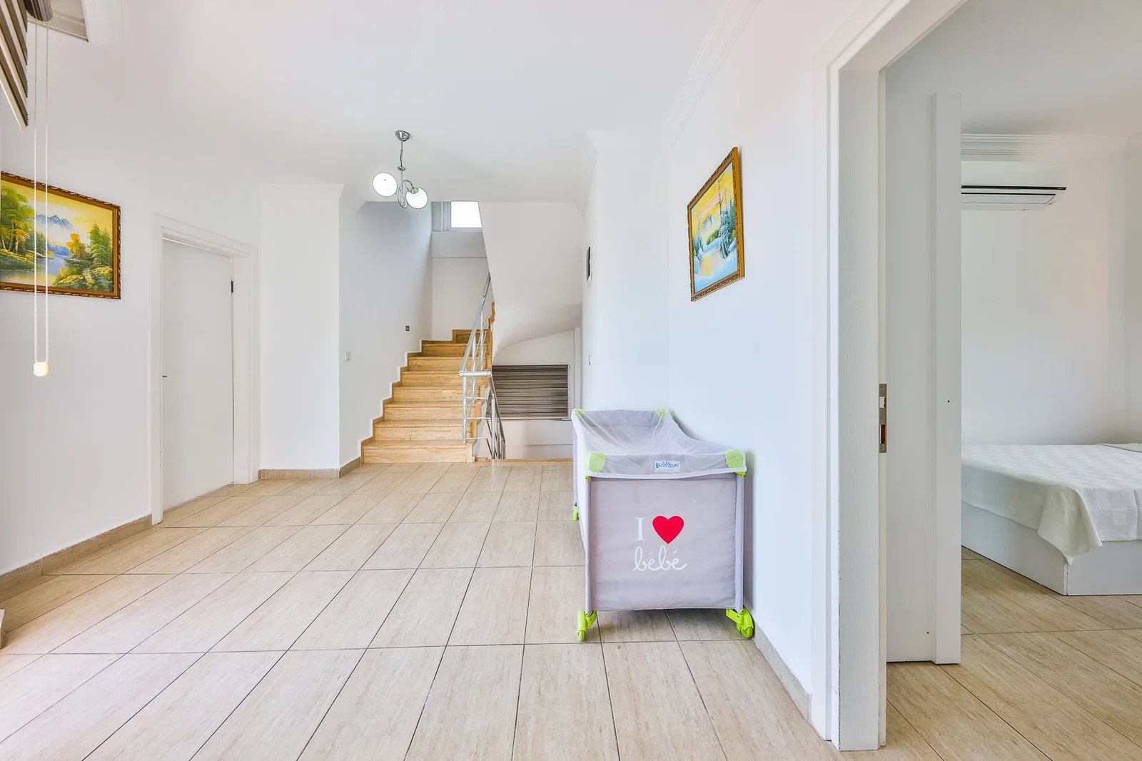 İslamlar’da Korunaklı, Isıtmalı Havuzlu, 5 Yatak Odalı, Kiralık Villa