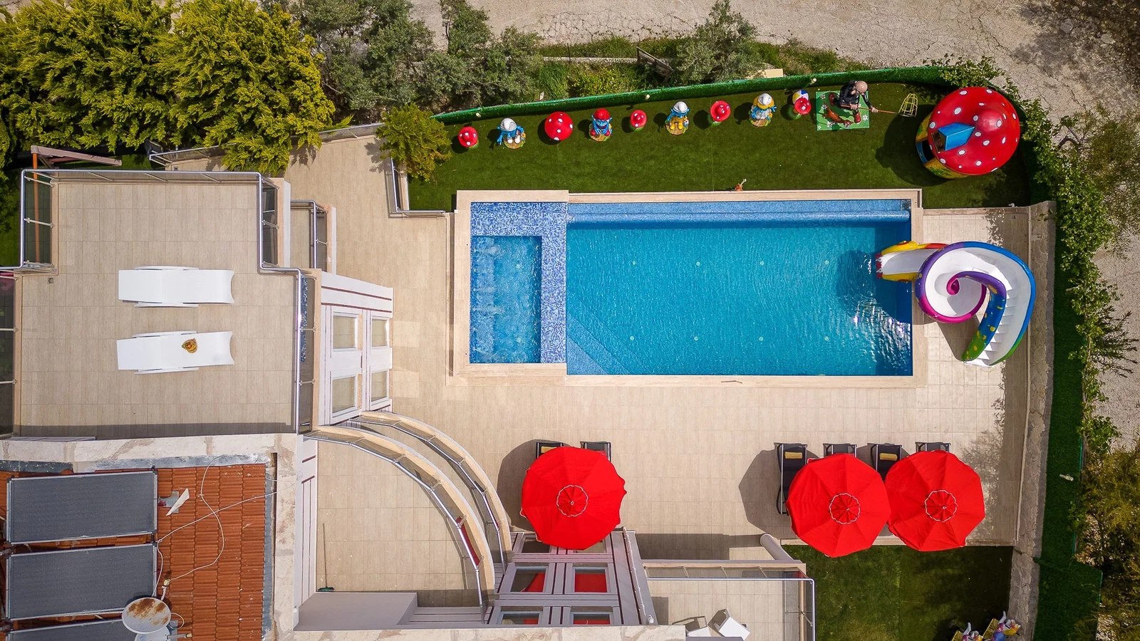 İslamlar’da Korunaklı, Isıtmalı Havuzlu, 5 Yatak Odalı, Kiralık Villa