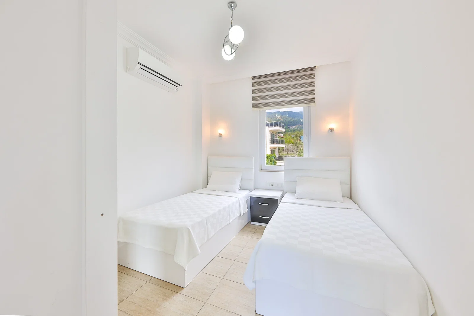 İslamlar’da Korunaklı, Isıtmalı Havuzlu, 5 Yatak Odalı, Kiralık Villa
