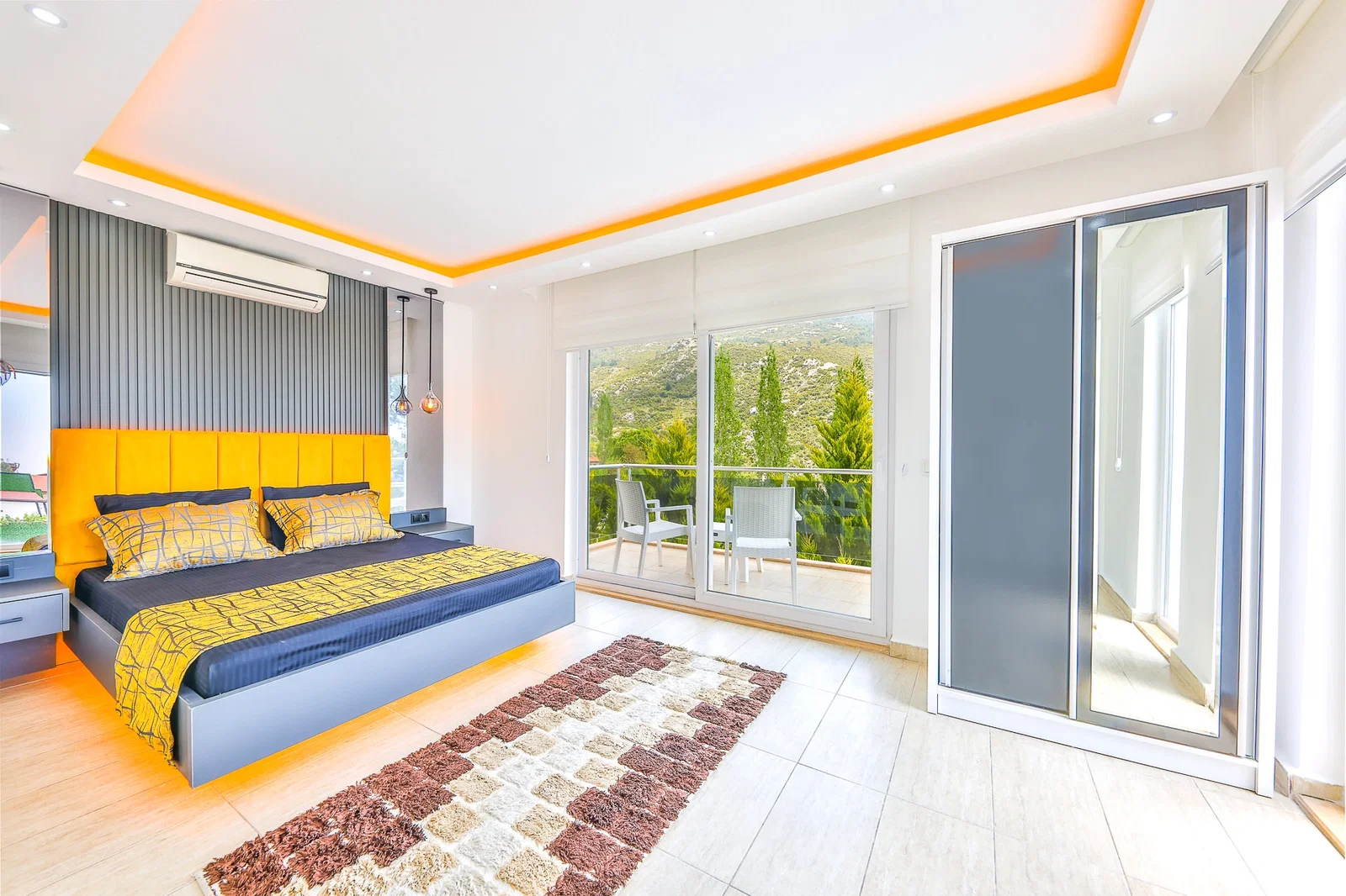 İslamlar’da Korunaklı, Isıtmalı Havuzlu, 5 Yatak Odalı, Kiralık Villa