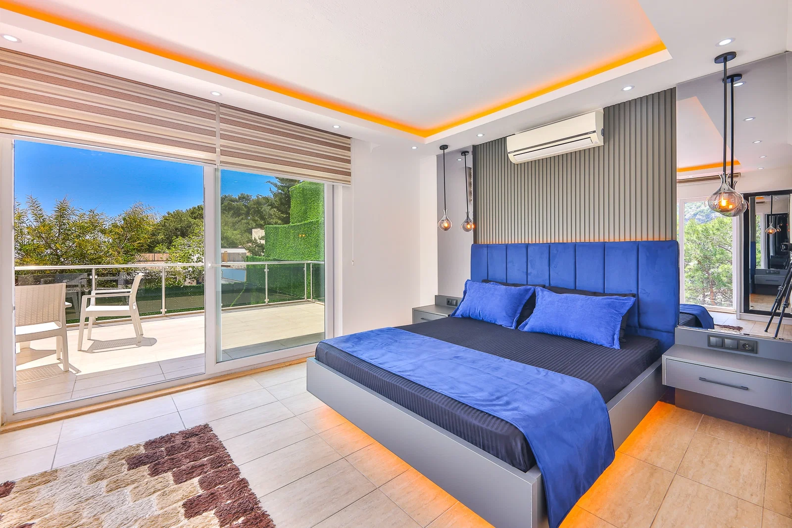 İslamlar’da Korunaklı, Isıtmalı Havuzlu, 5 Yatak Odalı, Kiralık Villa