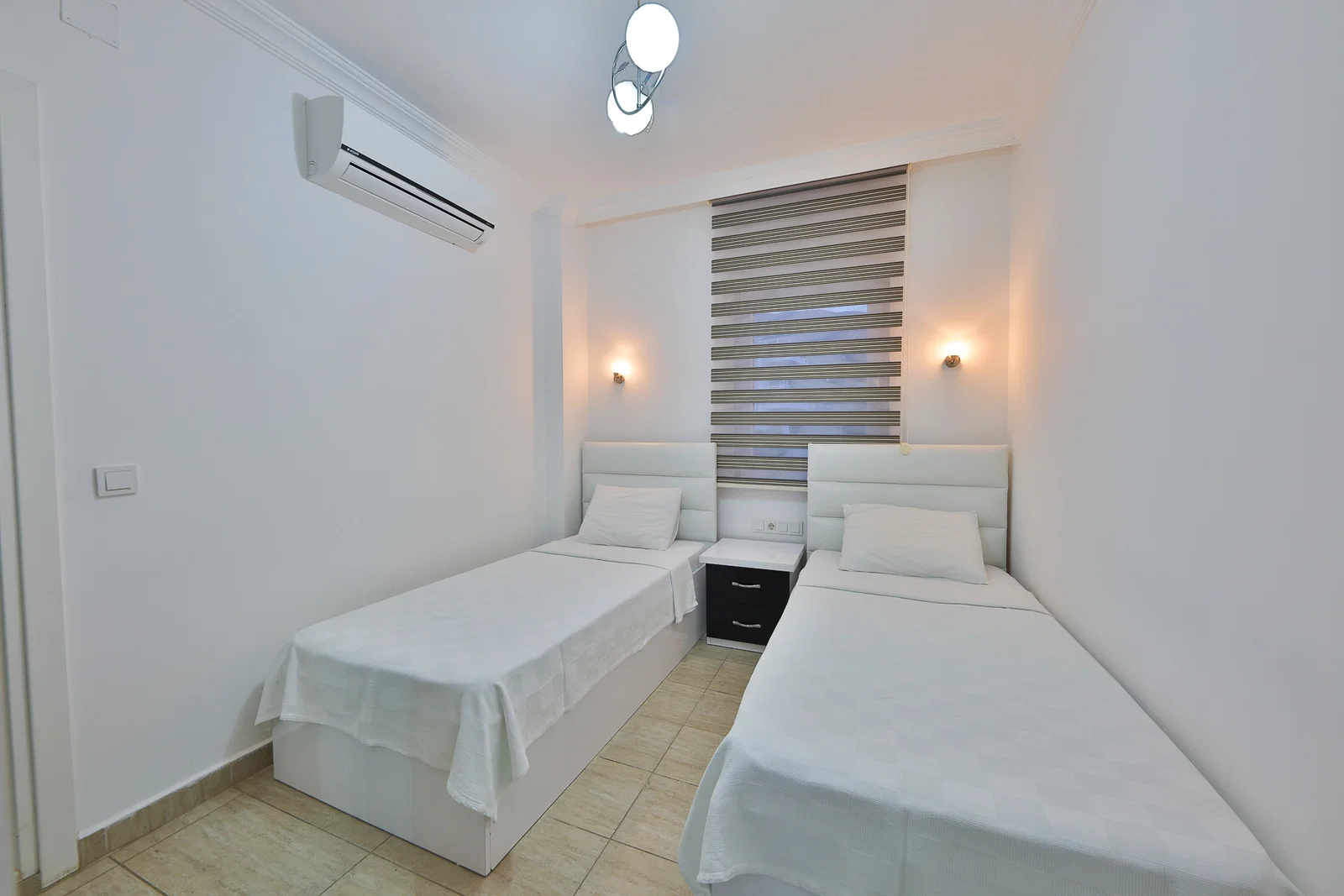 İslamlar’da Korunaklı, Isıtmalı Havuzlu, 5 Yatak Odalı, Kiralık Villa