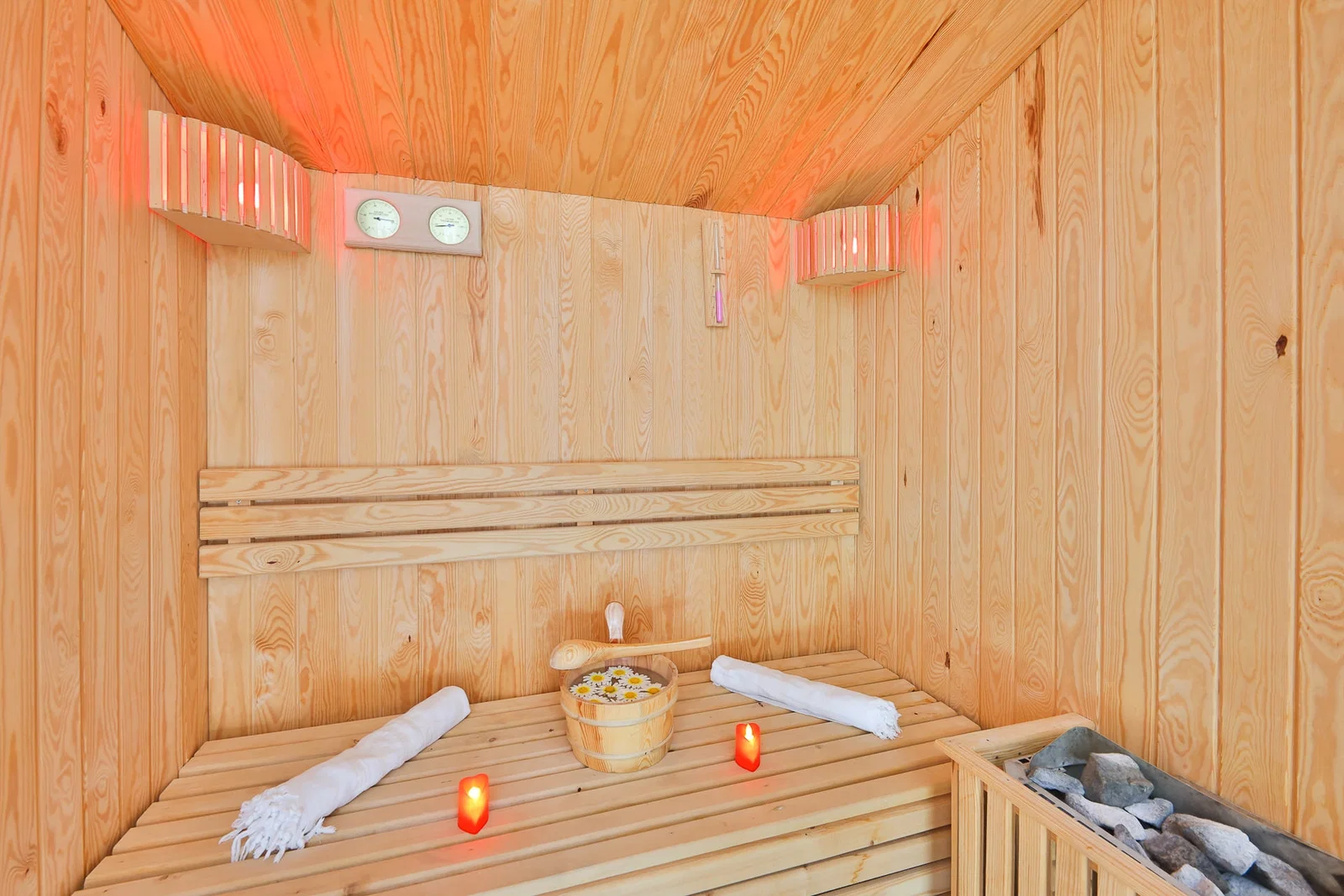 İslamlar’da Korunaklı, Isıtmalı Havuzlu, 5 Yatak Odalı, Kiralık Villa