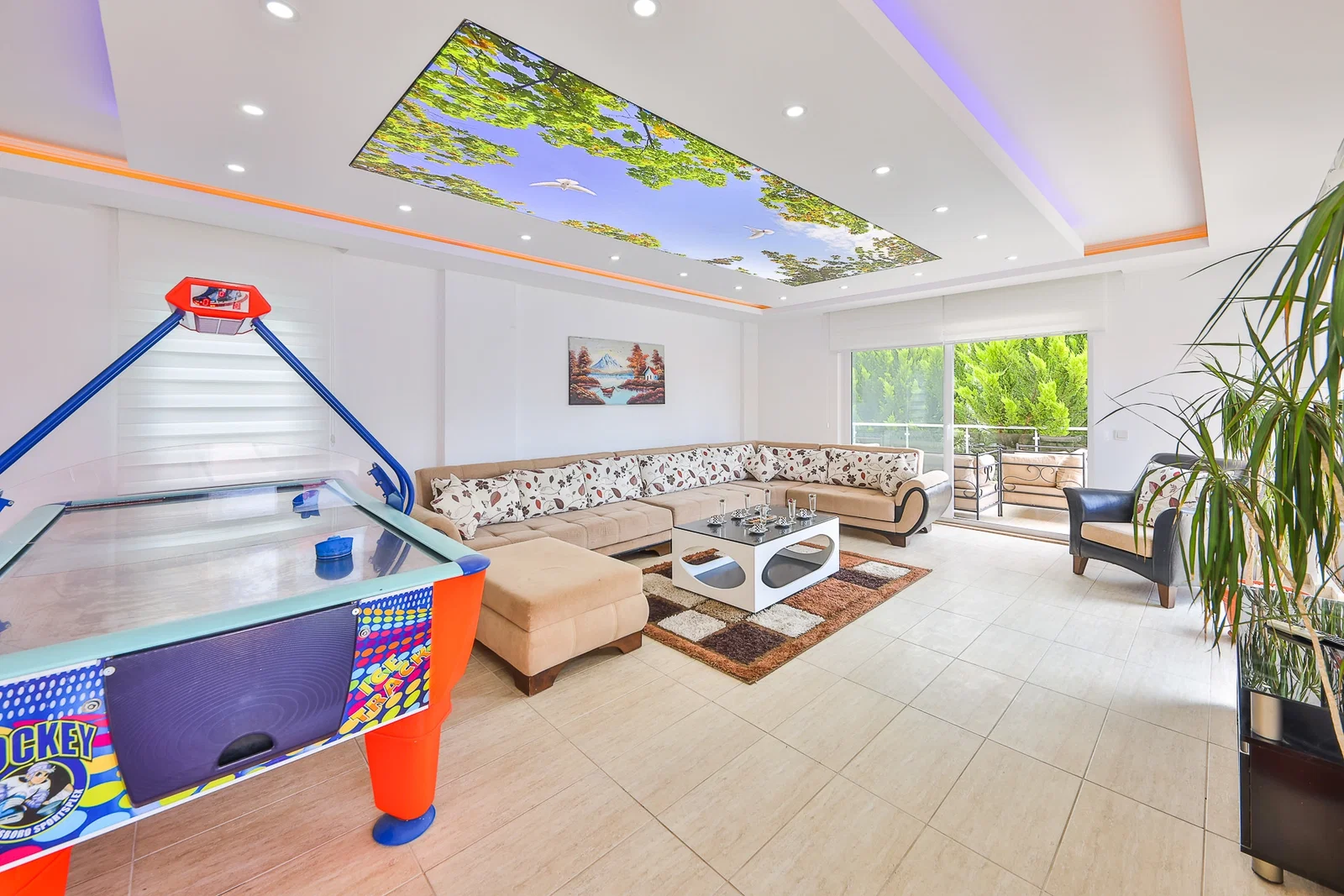 İslamlar’da Korunaklı, Isıtmalı Havuzlu, 5 Yatak Odalı, Kiralık Villa
