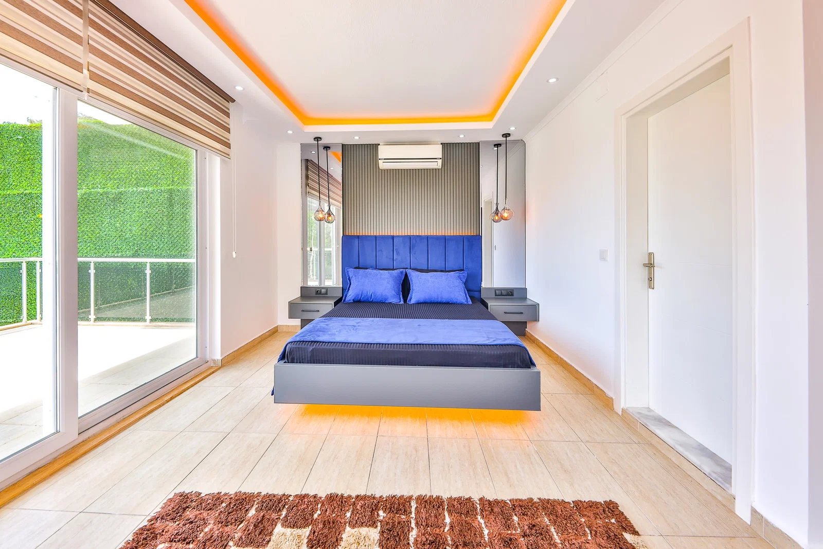 İslamlar’da Korunaklı, Isıtmalı Havuzlu, 5 Yatak Odalı, Kiralık Villa