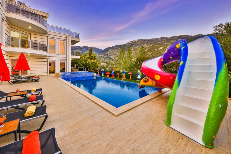 İslamlar'da çocuk oyun alanlı, ısıtmalı havuzlu villa, KV-13461