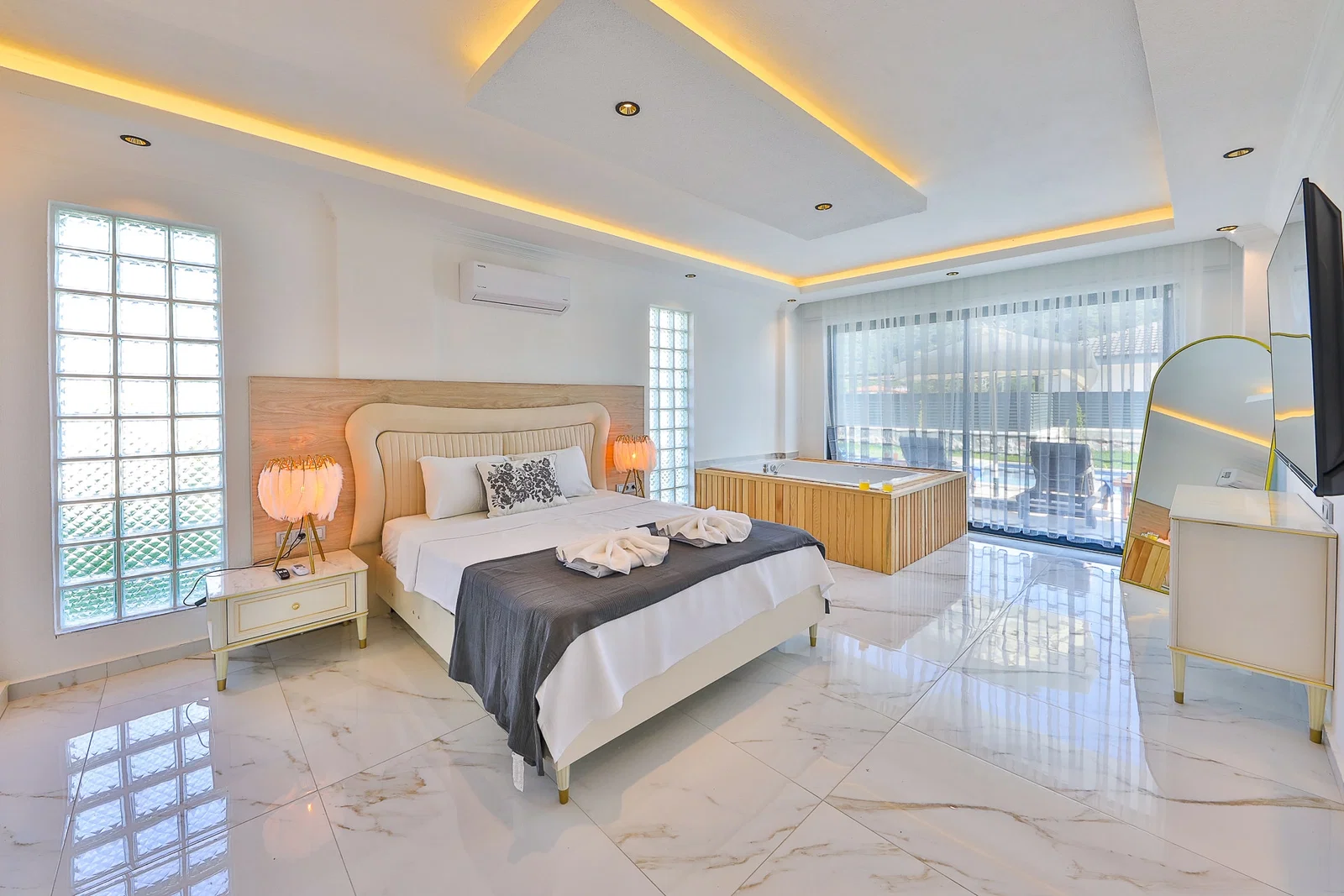 Sarıbelen’de Balayı Çiftlerine Uygun, Çocuk Havuzlu, 4 Kişilik, Kiralık Villa