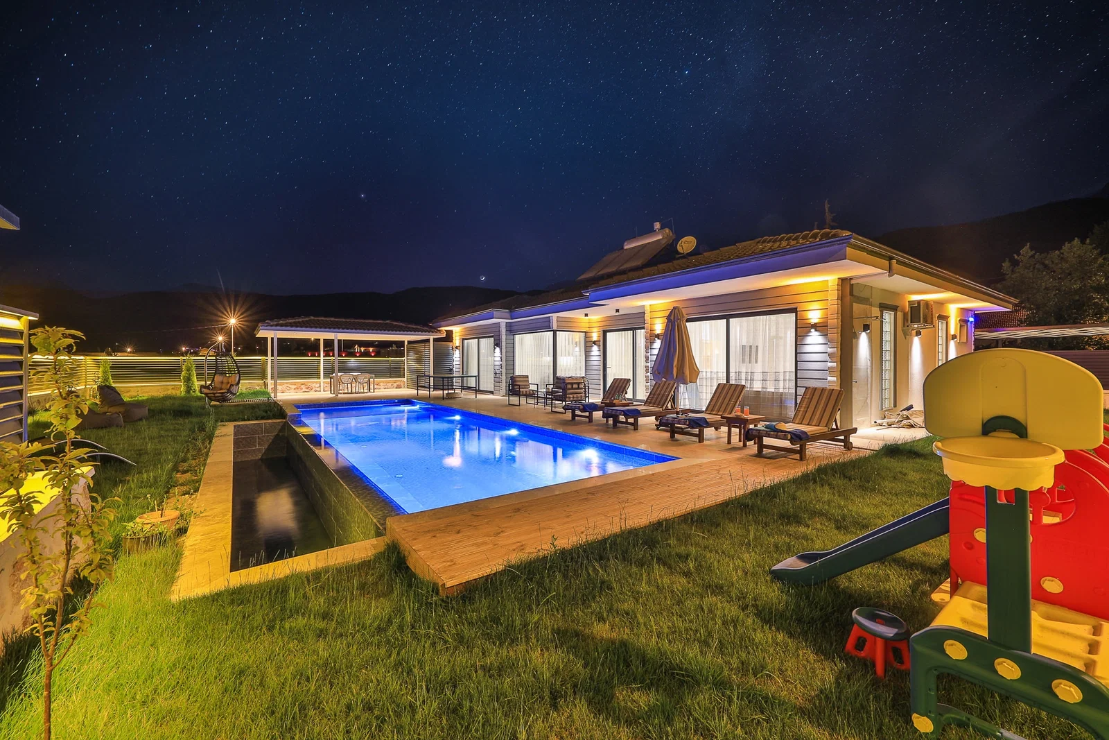 Sarıbelen’de Balayı Çiftlerine Uygun, Çocuk Havuzlu, 4 Kişilik, Kiralık Villa