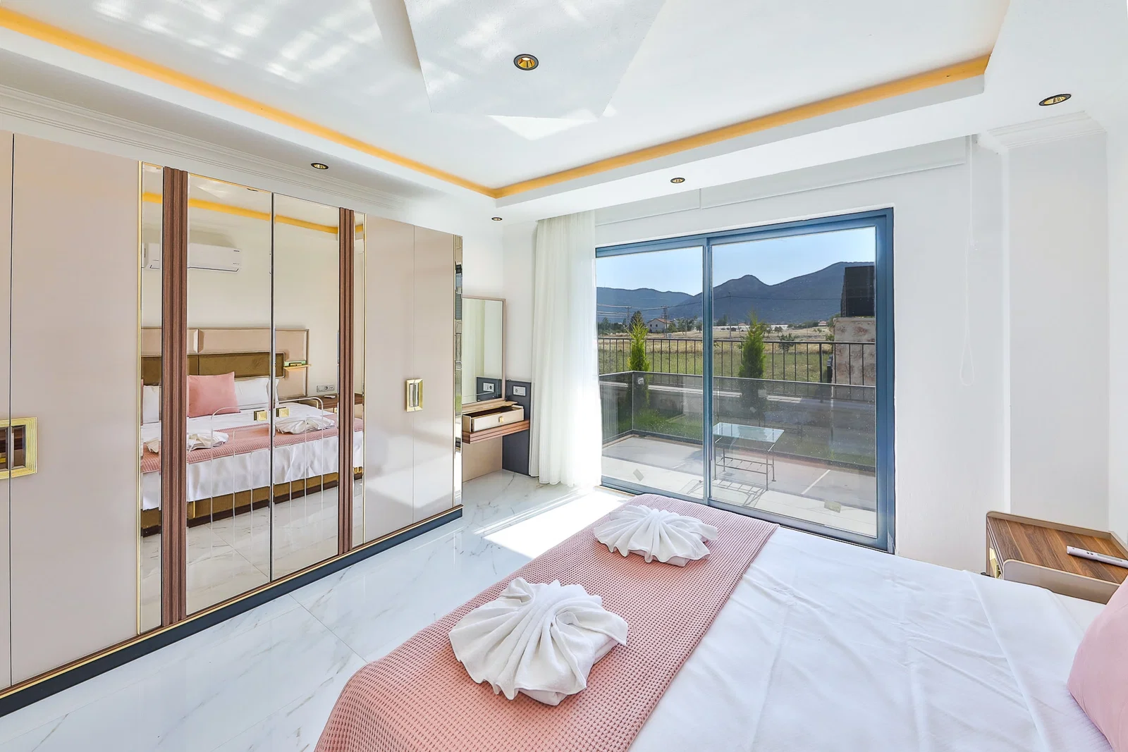 Sarıbelen’de Balayı Çiftlerine Uygun, Çocuk Havuzlu, 4 Kişilik, Kiralık Villa