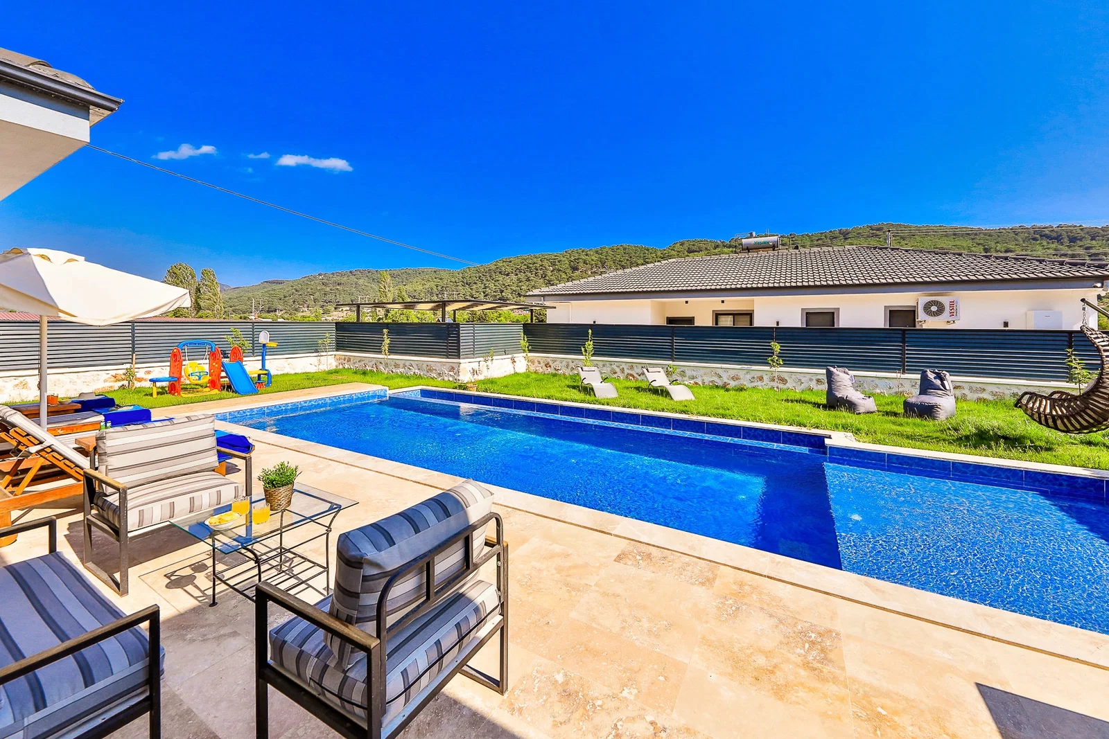 Sarıbelen’de Balayı Çiftlerine Uygun, Çocuk Havuzlu, 4 Kişilik, Kiralık Villa