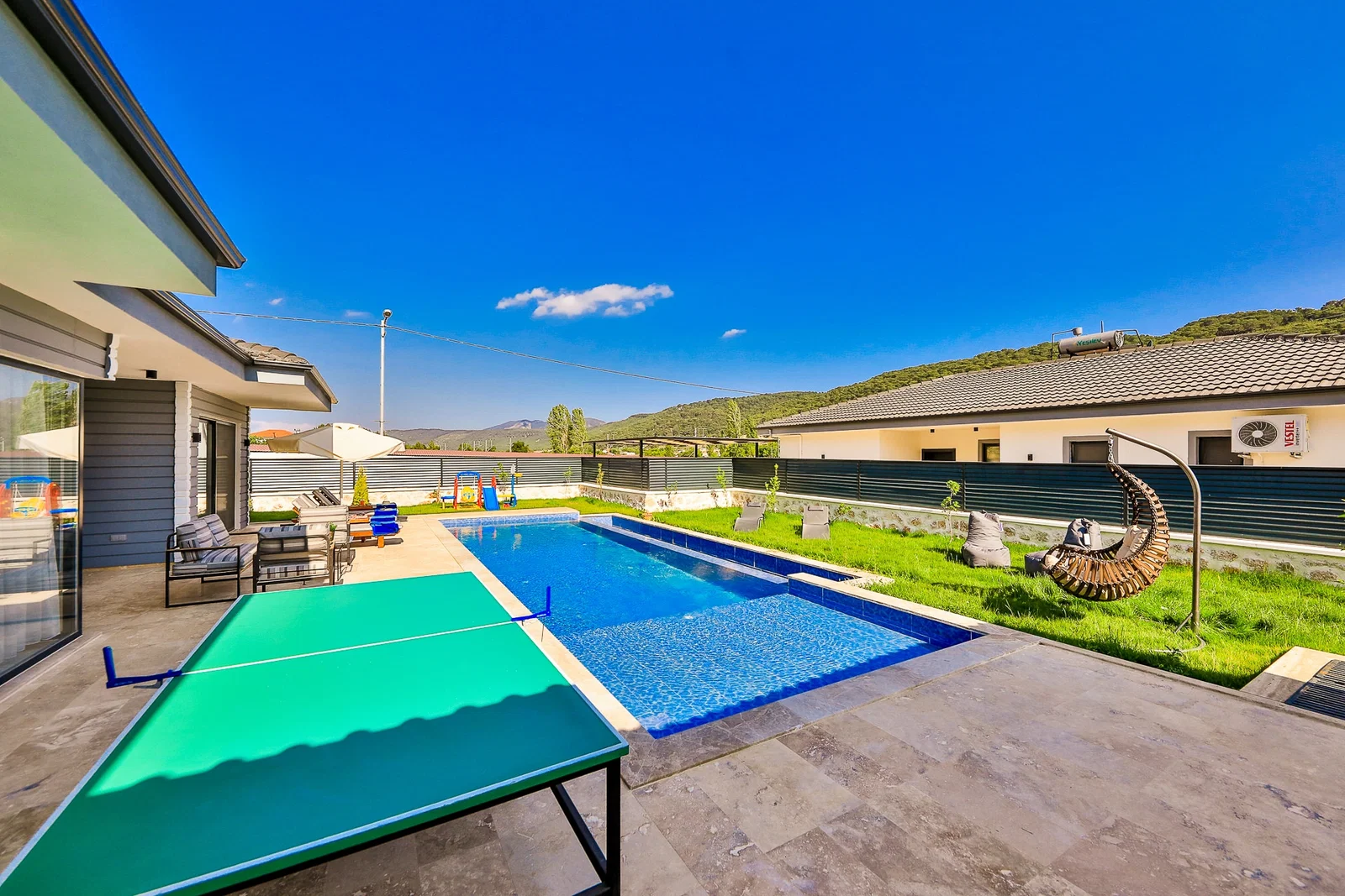 Sarıbelen’de Balayı Çiftlerine Uygun, Çocuk Havuzlu, 4 Kişilik, Kiralık Villa