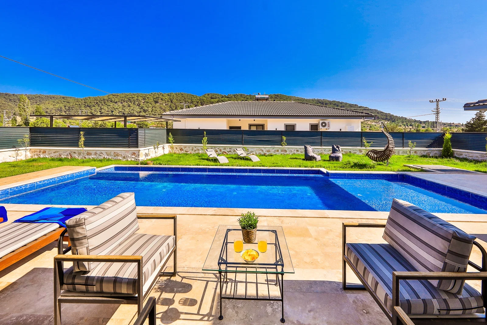 Sarıbelen’de Balayı Çiftlerine Uygun, Çocuk Havuzlu, 4 Kişilik, Kiralık Villa