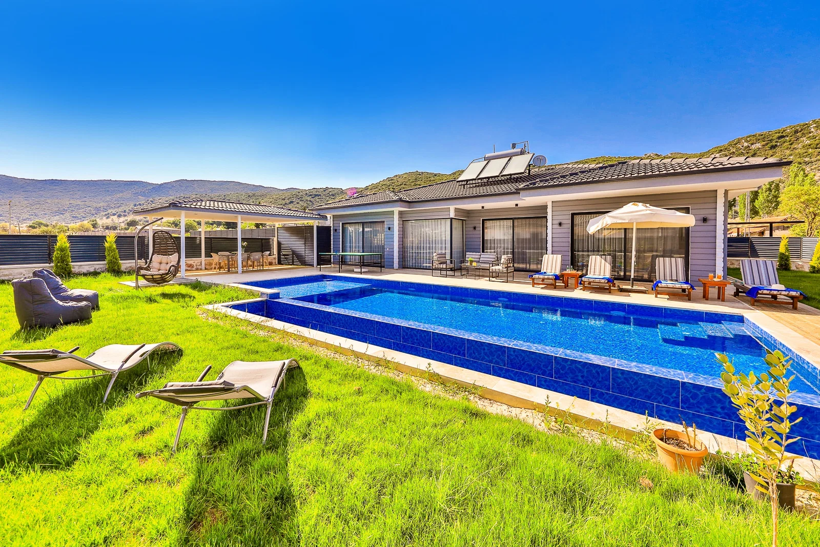 Sarıbelen’de Balayı Çiftlerine Uygun, Çocuk Havuzlu, 4 Kişilik, Kiralık Villa