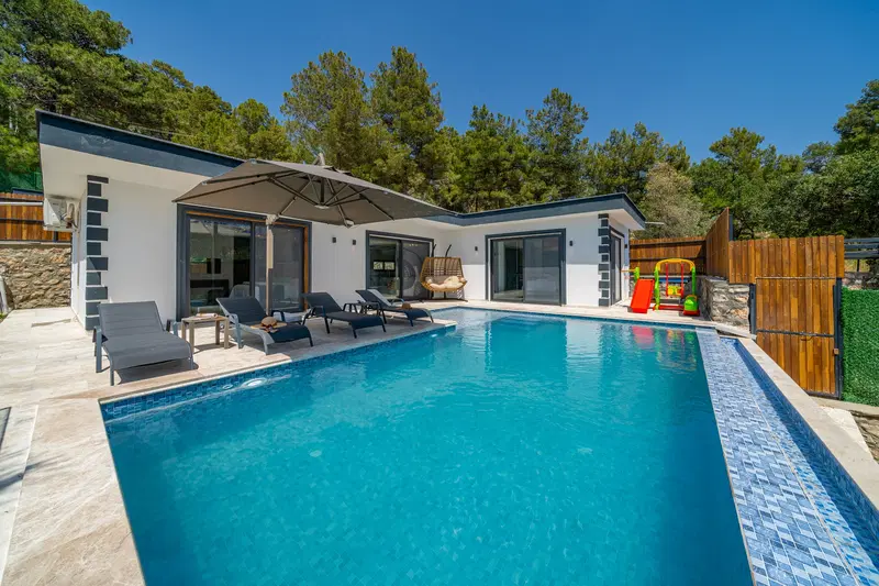 İslamlar’da korunaklı havuzlu kiralık villa