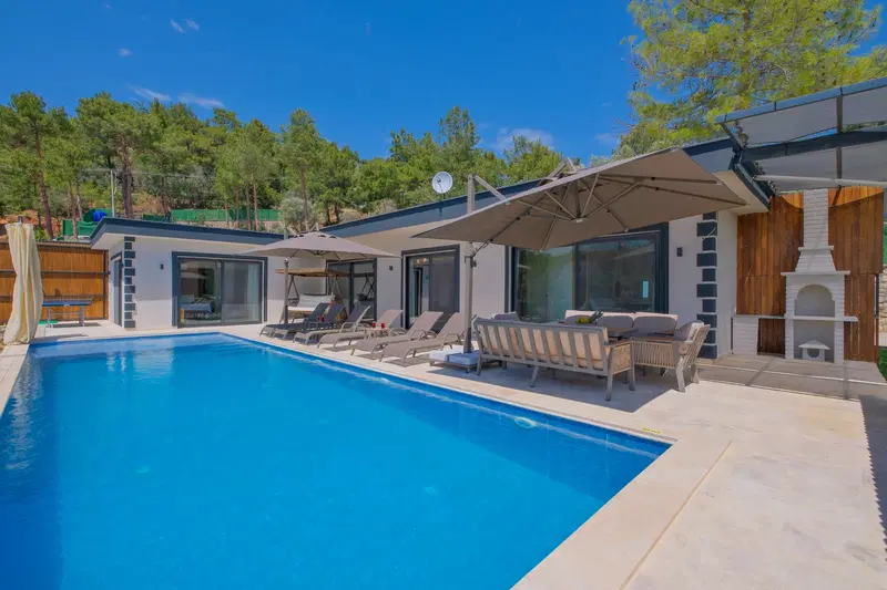 İslamlar’da korunaklı havuzlu kiralık villa