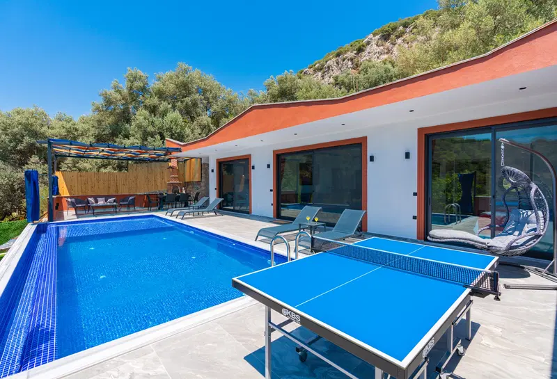 İslamlar’da korunaklı havuzlu kiralık villa