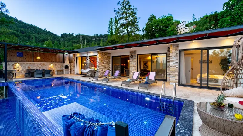 İslamlar’da korunaklı havuzlu kiralık villa