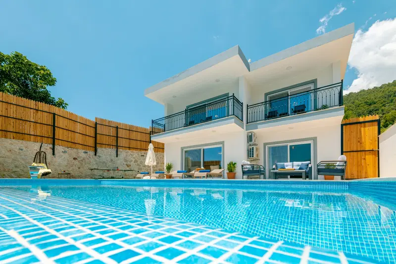 İslamlar’da korunaklı havuzlu kiralık villa