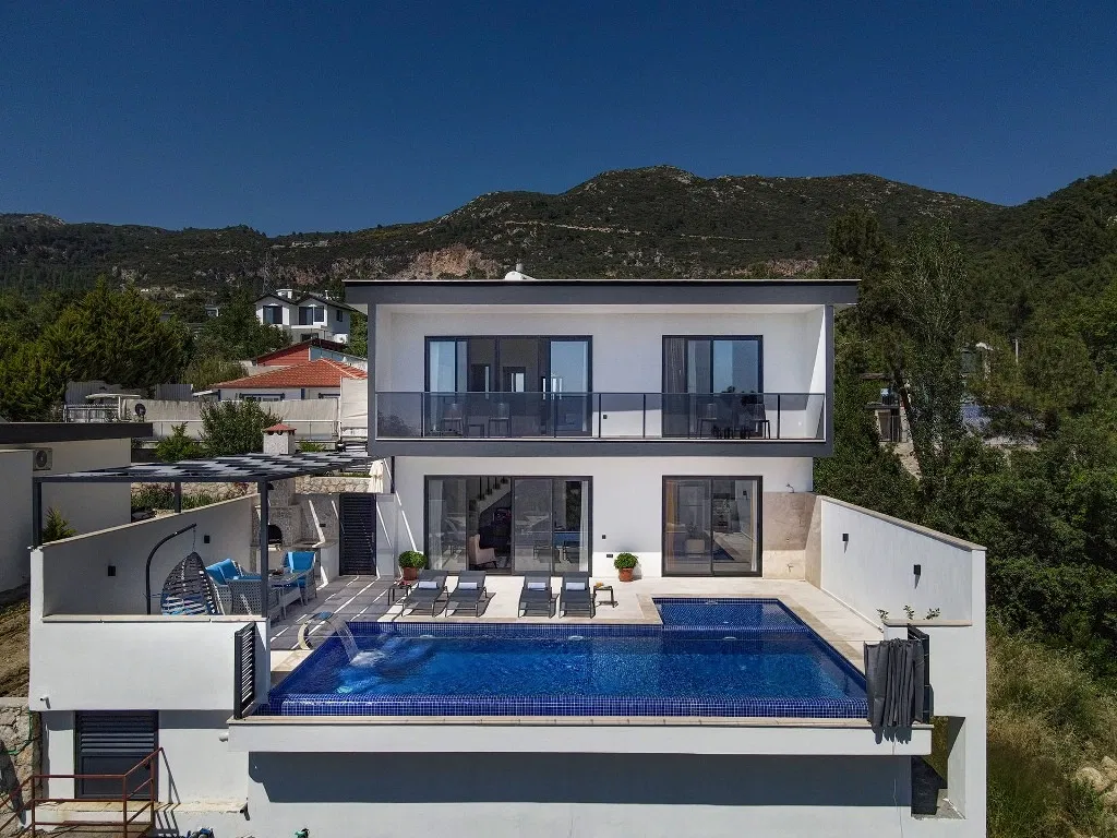 İslamlar’da korunaklı havuzlu kiralık villa