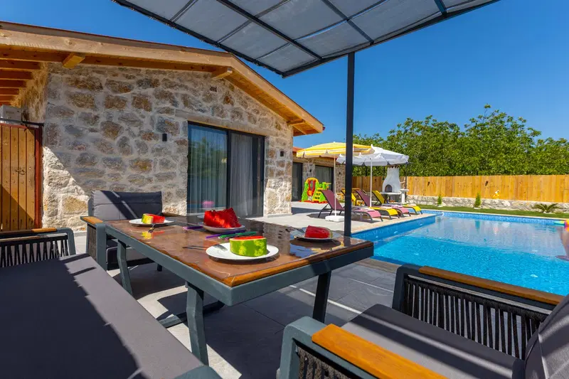 Sarıbelen’de çocuk havuzlu kiralık villa, fotoğraf 4