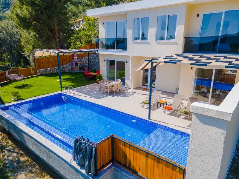 İslamlar’da korunaklı havuzlu kiralık villa
