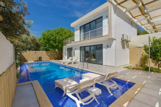 Üzümlü’de doğa manzaralı kiralık villa, fotoğraf 3