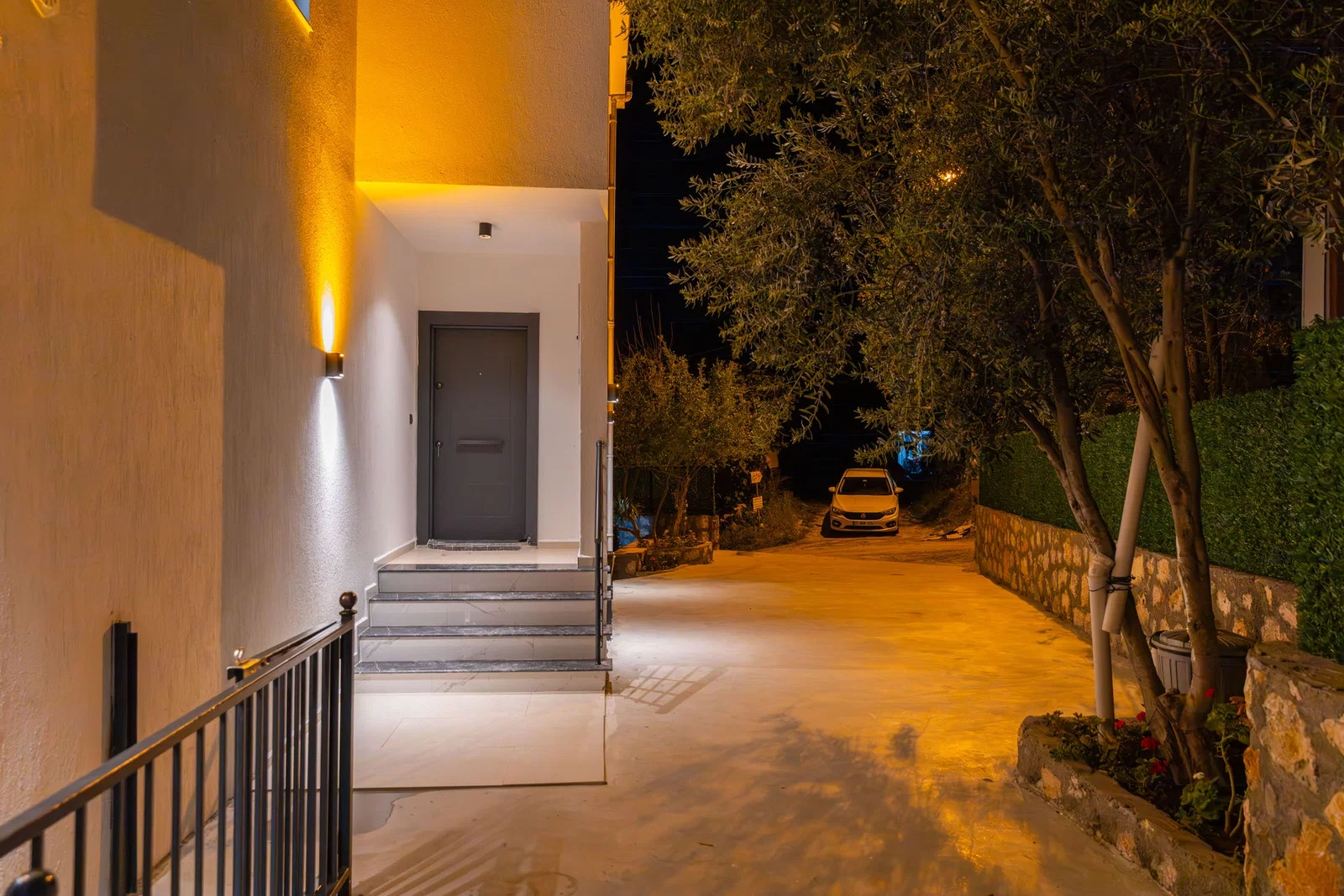 Üzümlü’de Korunaklı, Çocuk Havuzlu, 2 Yatak Odalı, Kiralık Villa