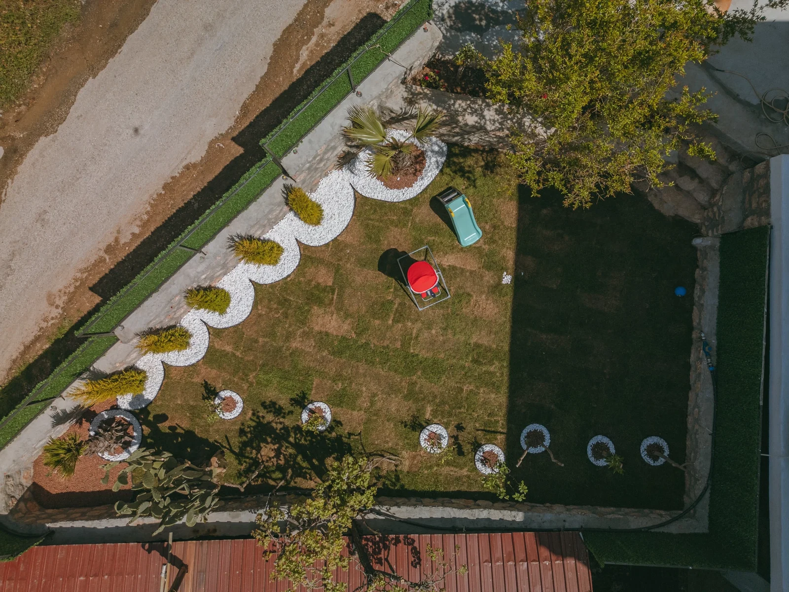 Üzümlü’de Korunaklı, Çocuk Havuzlu, 2 Yatak Odalı, Kiralık Villa