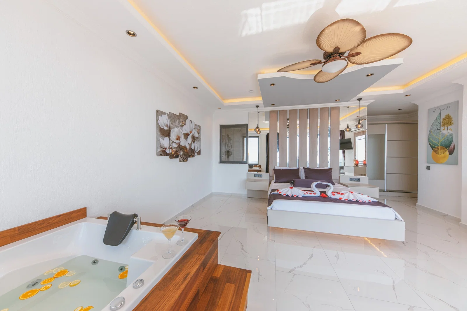 Üzümlü’de Korunaklı, Çocuk Havuzlu, 2 Yatak Odalı, Kiralık Villa