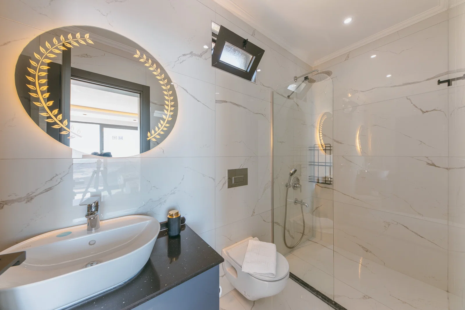 Üzümlü’de Korunaklı, Çocuk Havuzlu, 2 Yatak Odalı, Kiralık Villa