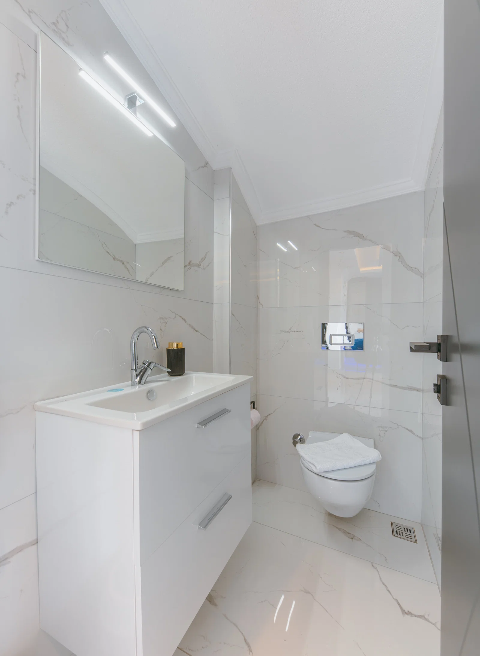 Üzümlü’de Korunaklı, Çocuk Havuzlu, 2 Yatak Odalı, Kiralık Villa