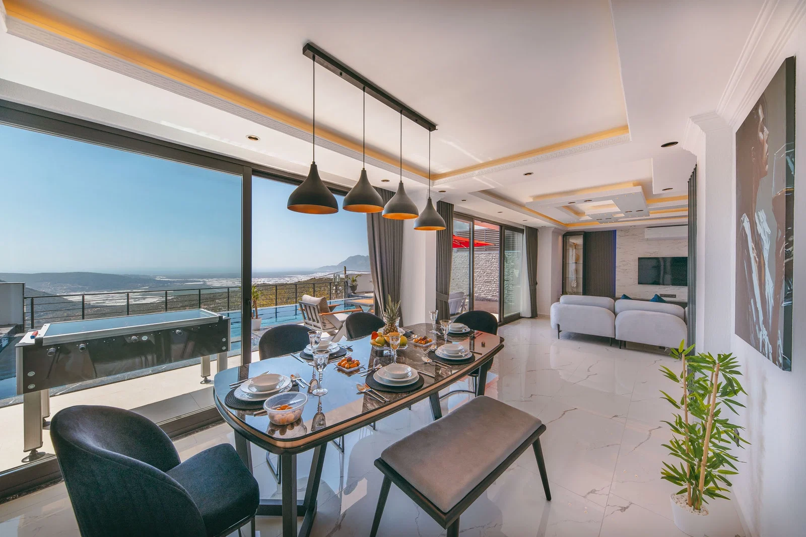 Üzümlü’de Korunaklı, Çocuk Havuzlu, 2 Yatak Odalı, Kiralık Villa
