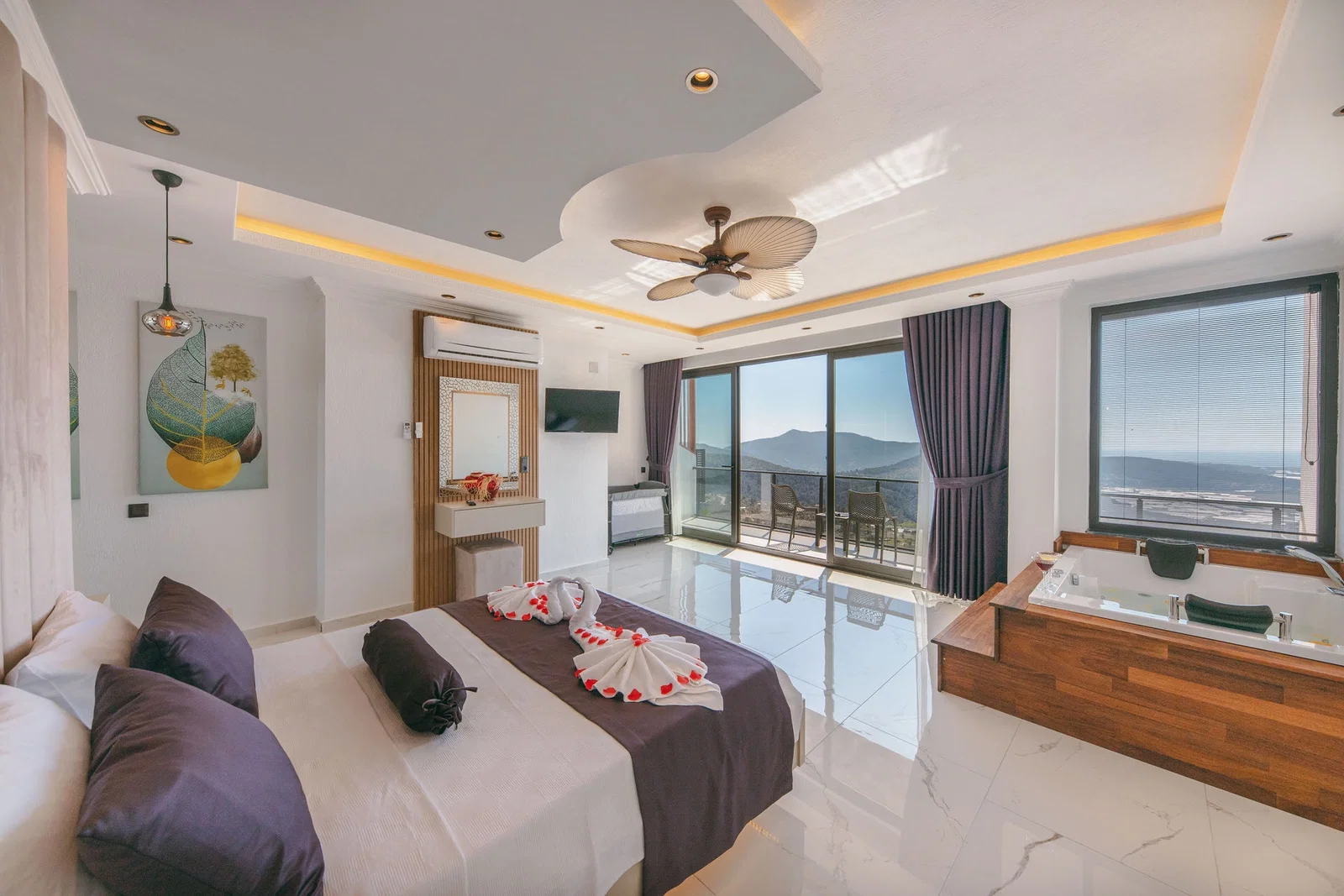 Üzümlü’de Korunaklı, Çocuk Havuzlu, 2 Yatak Odalı, Kiralık Villa