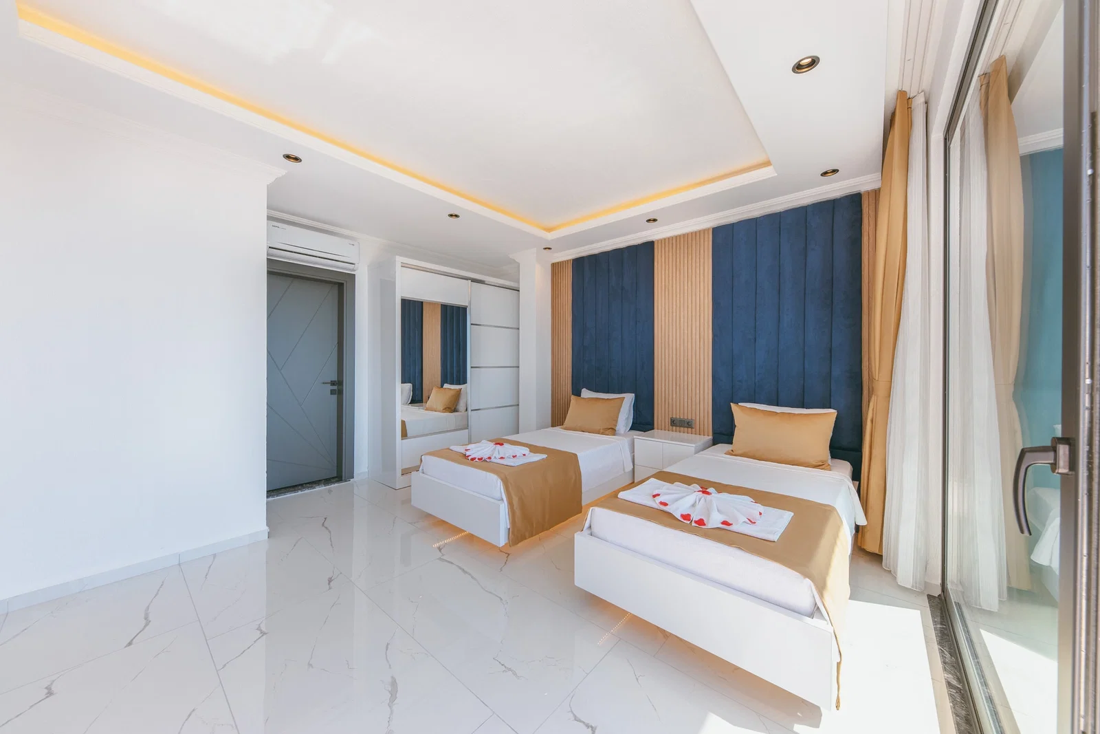 Üzümlü’de Korunaklı, Çocuk Havuzlu, 2 Yatak Odalı, Kiralık Villa