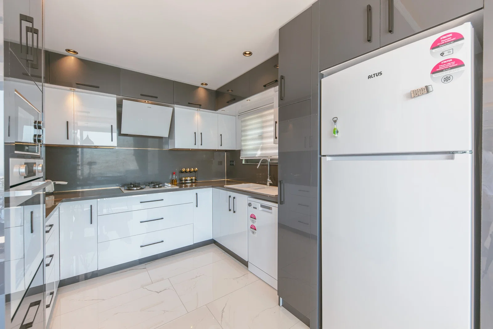Üzümlü’de Korunaklı, Çocuk Havuzlu, 2 Yatak Odalı, Kiralık Villa