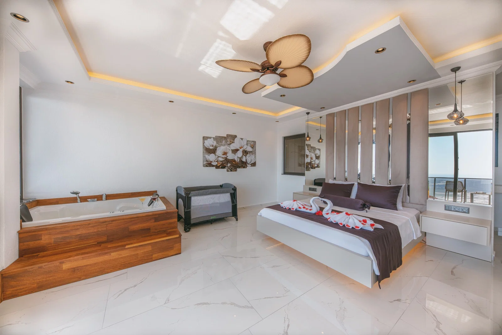 Üzümlü’de Korunaklı, Çocuk Havuzlu, 2 Yatak Odalı, Kiralık Villa