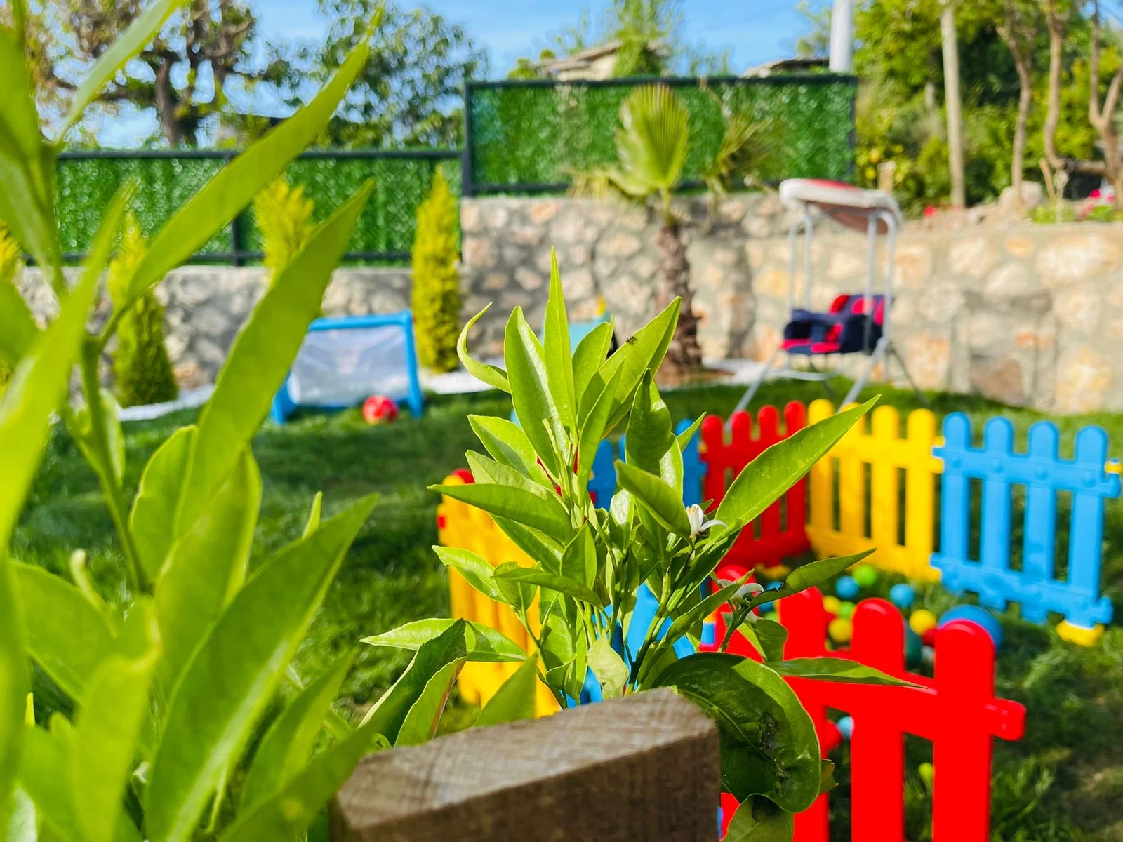 Üzümlü’de Korunaklı, Çocuk Havuzlu, 2 Yatak Odalı, Kiralık Villa