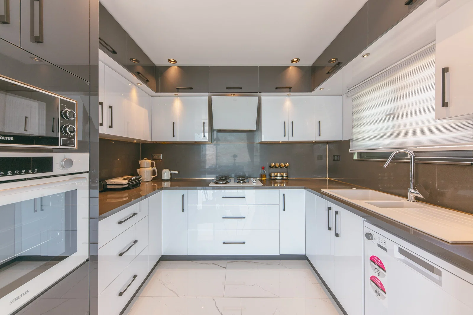 Üzümlü’de Korunaklı, Çocuk Havuzlu, 2 Yatak Odalı, Kiralık Villa