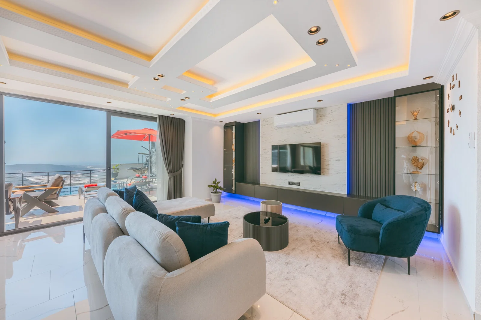 Üzümlü’de Korunaklı, Çocuk Havuzlu, 2 Yatak Odalı, Kiralık Villa
