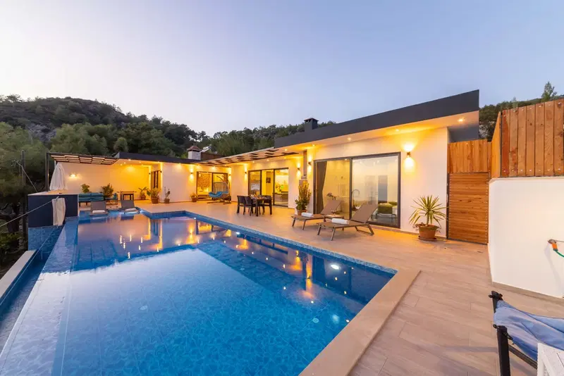 İslamlar’da korunaklı havuzlu kiralık villa