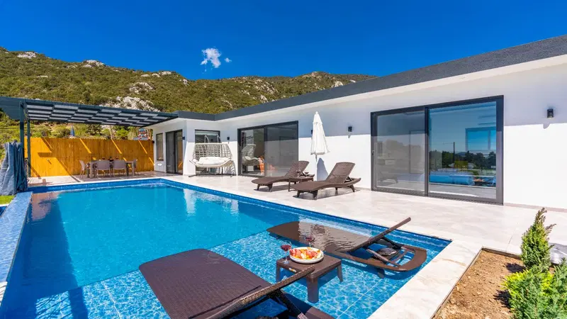 İslamlar’da korunaklı havuzlu kiralık villa