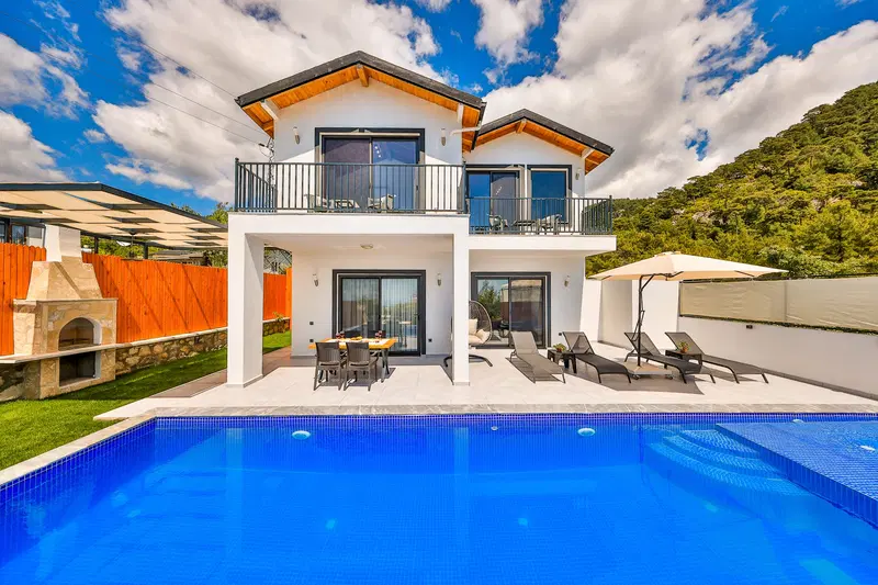İslamlar’da korunaklı havuzlu kiralık villa