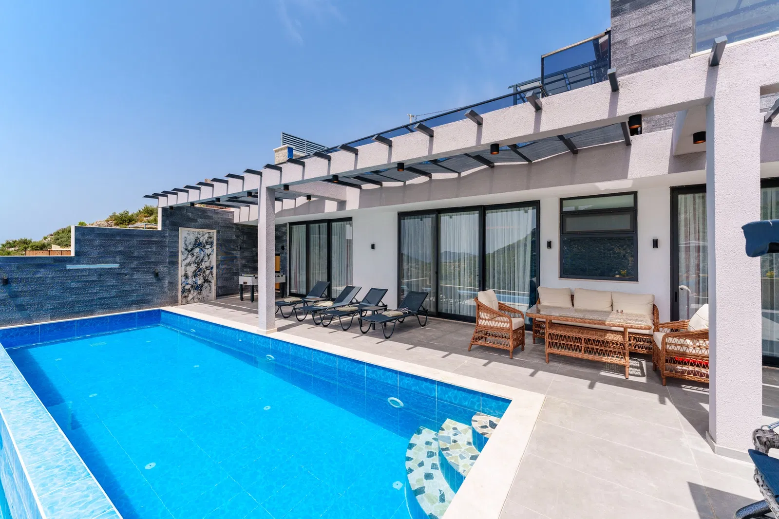 İslamlar’da korunaklı havuzlu kiralık villa