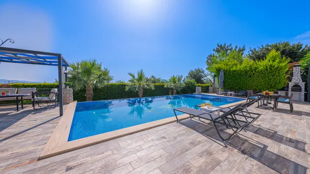 Üzümlü’de jakuzili kiralık villa, fotoğraf 2