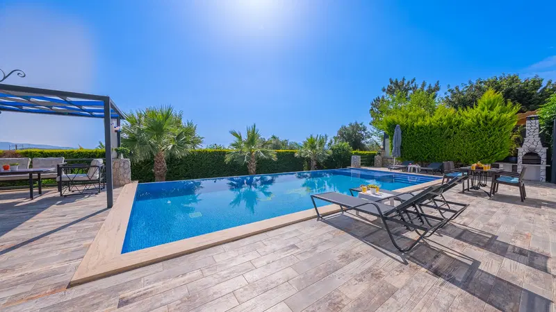 Üzümlü’de jakuzili kiralık villa, fotoğraf 2