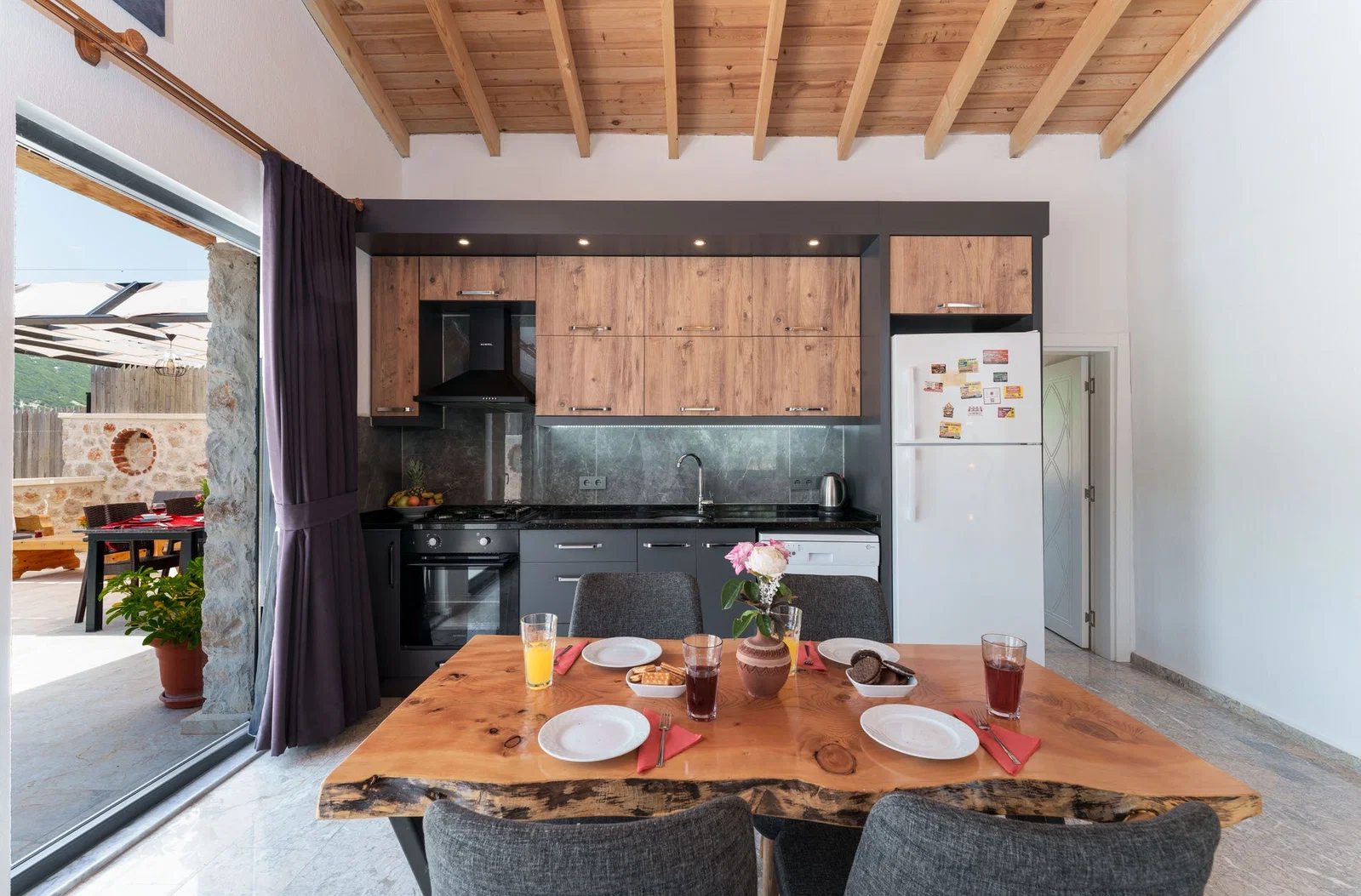 Sarıbelen’de Balayı Çiftlerine Uygun, Korunaklı Havuzlu, 2 Yatak Odalı, Ekonomik Villa