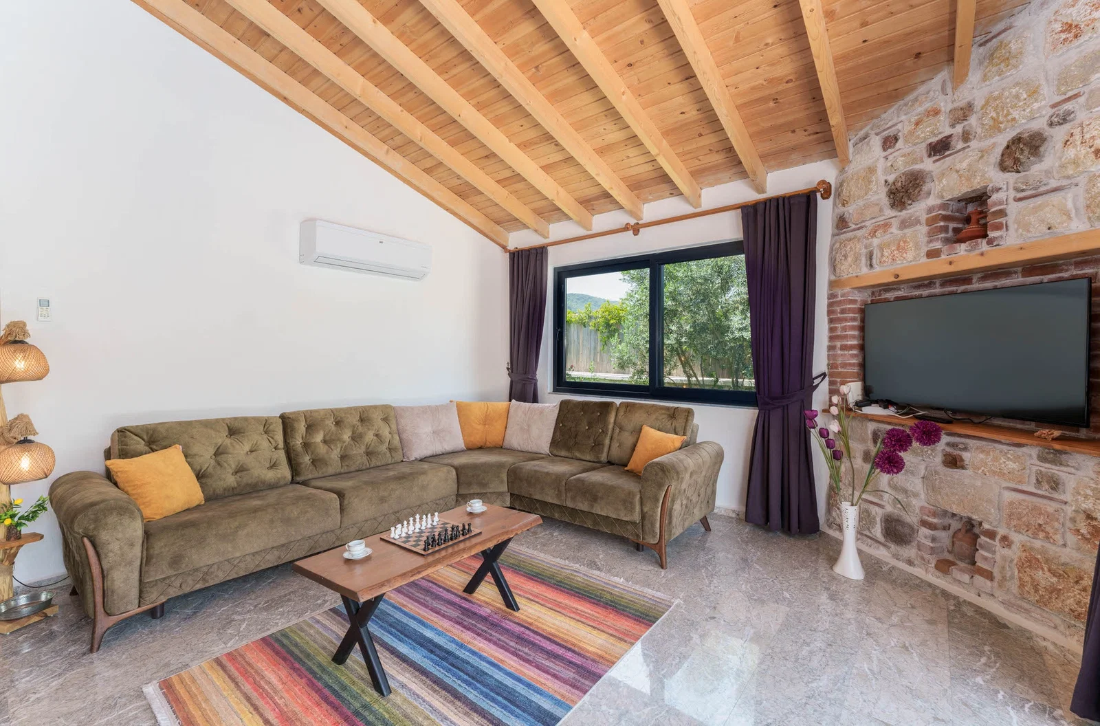 Sarıbelen’de Balayı Çiftlerine Uygun, Korunaklı Havuzlu, 2 Yatak Odalı, Ekonomik Villa