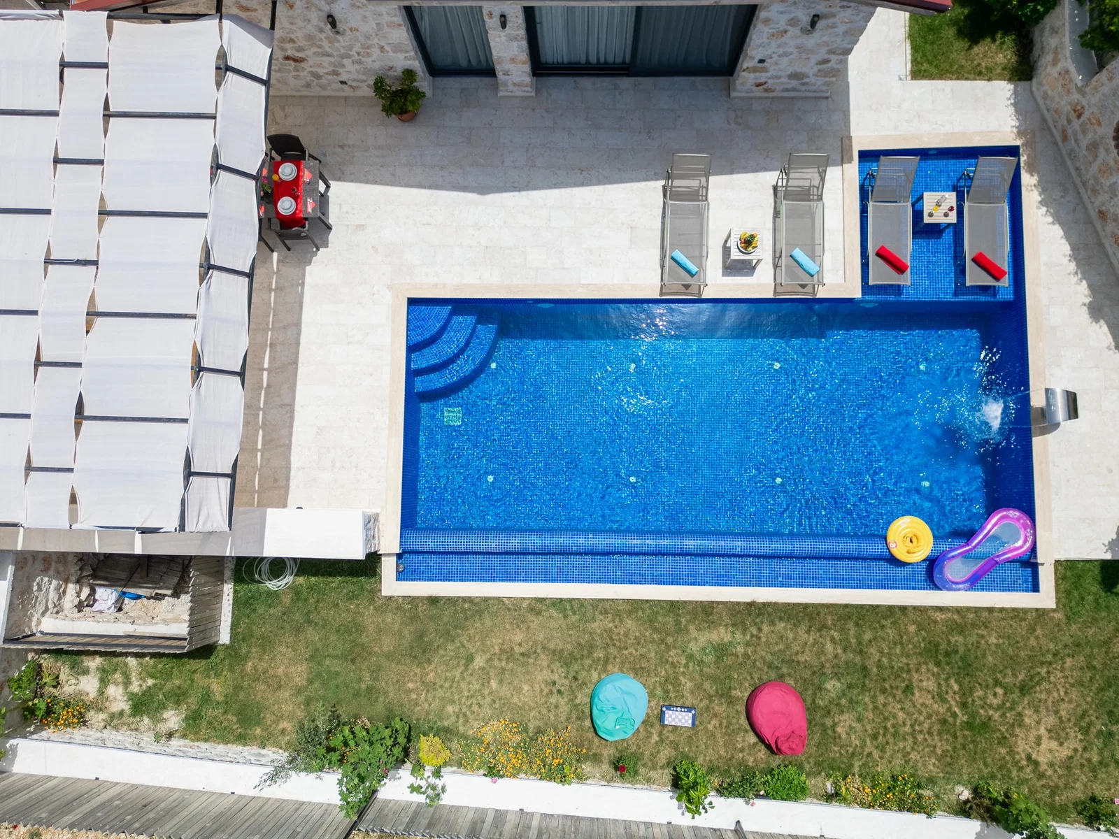 Sarıbelen’de Balayı Çiftlerine Uygun, Korunaklı Havuzlu, 2 Yatak Odalı, Ekonomik Villa