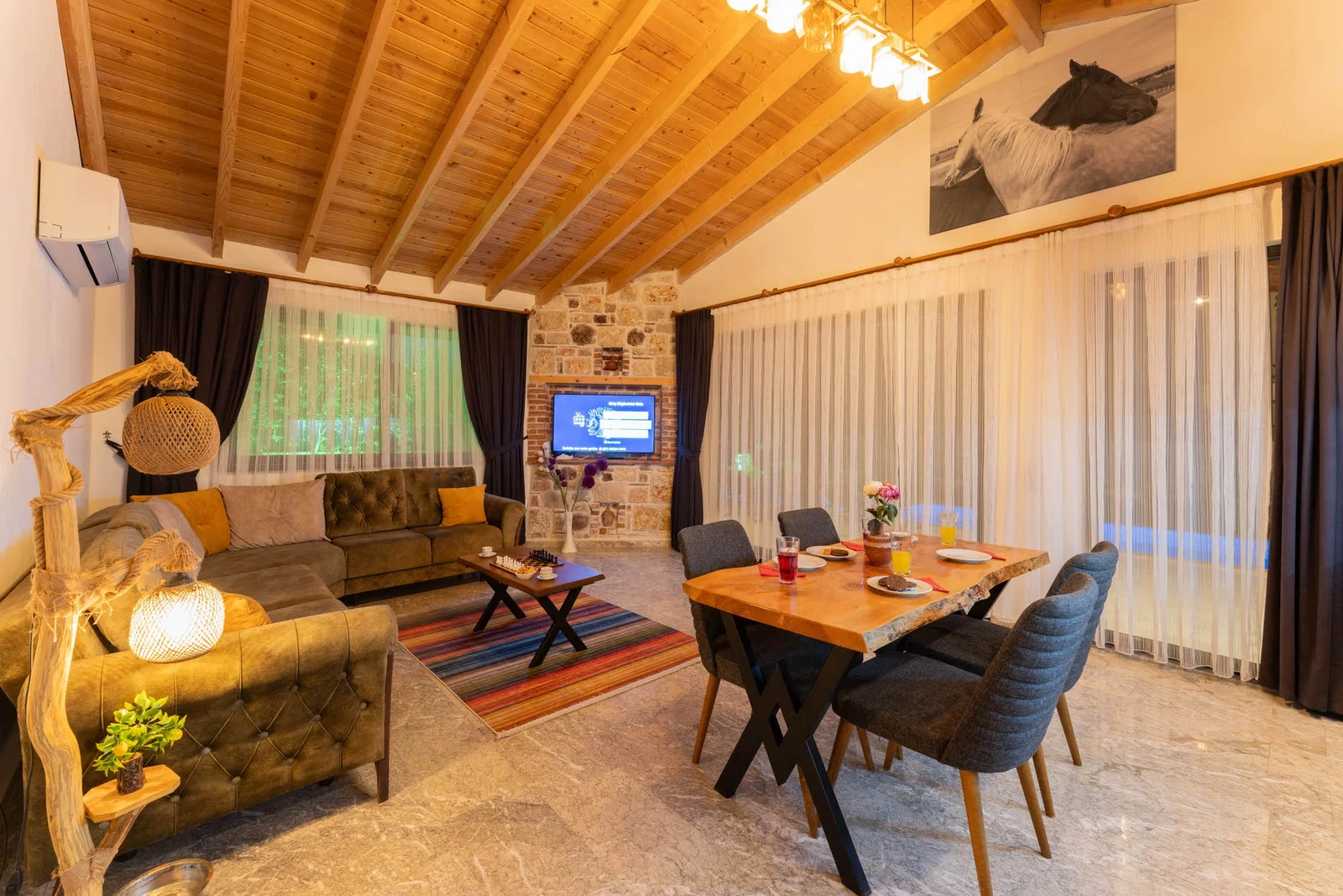 Sarıbelen’de Balayı Çiftlerine Uygun, Korunaklı Havuzlu, 2 Yatak Odalı, Ekonomik Villa